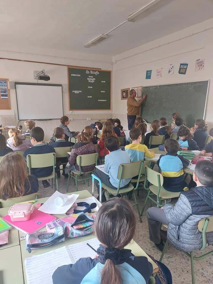 Nuestros alumnos de 3° y 4° continúan  preparando su proyecto para la <a href="/FLLMalaga/">FLL Málaga</a> . Esta vez, nos visita un profesional de la energía, para contarnos como funciona la electricidad y resolver nuestras  dudas del proyecto.

#SuperPowered #FLLExplorer @FLLSpain