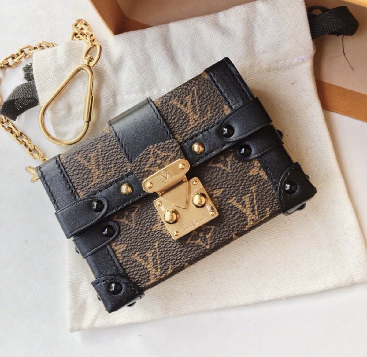 Та нарын цүнх муудаагүй биздээ 😅 зүгээр хэлж үзсийн гэнэт 7 хоногийн дараа ч юмуу 20 хоногийн дараа урагдах вий гээл 😂