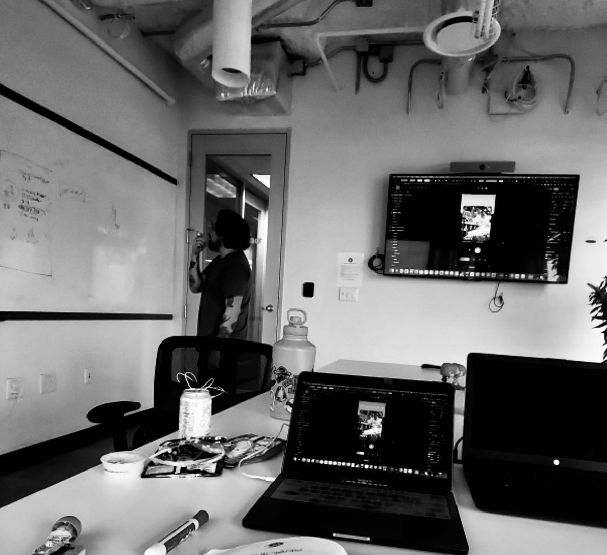 startupcook's tweet photo. Productive day and lots of fcoffee yesterday with our ux/ui team yesterday at @CapitalFactory #sousflex https://t.co/JMwMOj8RfK