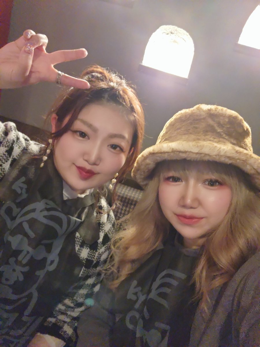 senapyoon's tweet photo. 特にほぼ誰にもゆってなかったけど、実は帰省して半年以上経ってますw⁡
⁡知り合いに会わんなー(ただ気付かんだけかもやけど)って思ってたけど⁡、今の職場の目の前で専門学校で一緒やったあんなが働いてる事知って⁡
⁡昨日は仕事後ご飯行ってきた😁⁡
⁡めっちゃ久しぶりに色々話して懐かしかったー https://t.co/pf6jznebFL