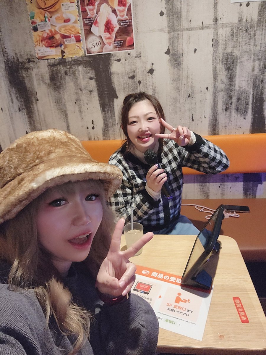 senapyoon's tweet photo. 特にほぼ誰にもゆってなかったけど、実は帰省して半年以上経ってますw⁡
⁡知り合いに会わんなー(ただ気付かんだけかもやけど)って思ってたけど⁡、今の職場の目の前で専門学校で一緒やったあんなが働いてる事知って⁡
⁡昨日は仕事後ご飯行ってきた😁⁡
⁡めっちゃ久しぶりに色々話して懐かしかったー https://t.co/pf6jznebFL