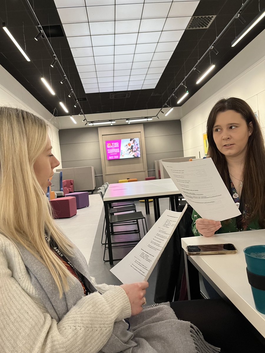 emnefydd's tweet photo. Well done to all who attended the Coffi a Chlonc session this morning @GlyndwrUni we discussed Welsh artists and bands and @Miwsig_  #welshlanguagemusicday #coffiachlonc #learningwelsh #dysgucymraeg 🏴󠁧󠁢󠁷󠁬󠁳󠁿 https://t.co/rDxs0UagnZ