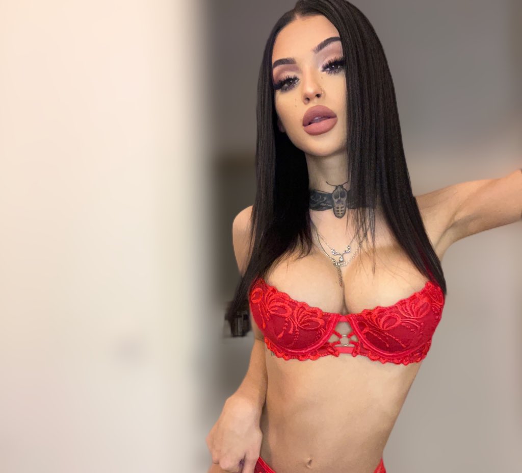 bondrix_of's tweet photo. I really should eat more. Tits still fire tho. https://t.co/hpC2TR52bX for full pic, 🔥 PPVs and custom videos. I love you all 💜💜💜💜 https://t.co/xMofw9DaFk