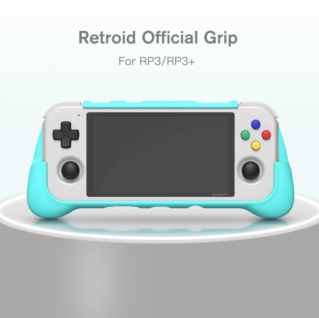 victoriemini's tweet photo. Retroid lançou hoje seu GRIP OFICIAL pro RP3 e RP3+ nas cores Azul, Preto e Transparente.

https://t.co/3BPjelXcye

Tem também analógicos HALL SENSOR pretos, cinzas e brancos por 10 doleta a mais. Quais cores eu deveria escolher? #Retroid #RP3 #RP3plus #retroidpocket3plus https://t.co/QpTiqXAN6E