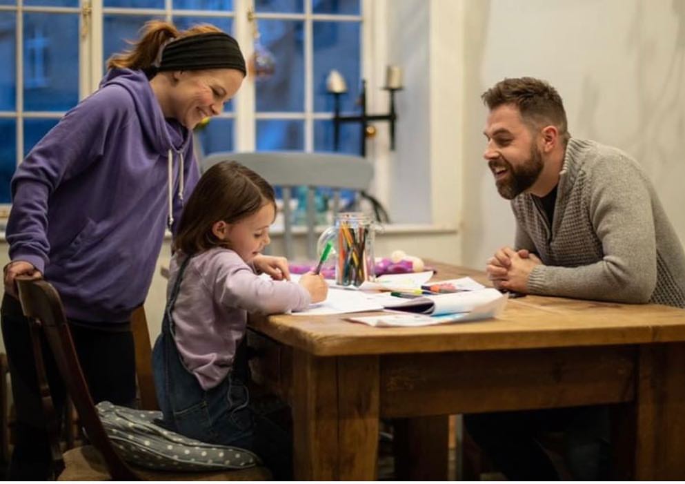 brinatello's tweet photo. A beautiful story about loss and hope, the video was made in partnership with the charity organization of @LLTGL in order to raise awareness of #OrganDonation.
Cast:
#PeterCapaldi: David Simon
@traceylush: David's Wife
@rowenameddeman: Mum
#AphraMorgan: Daughter
#JonMorgan: Dad https://t.co/ZOCzXPb2tV