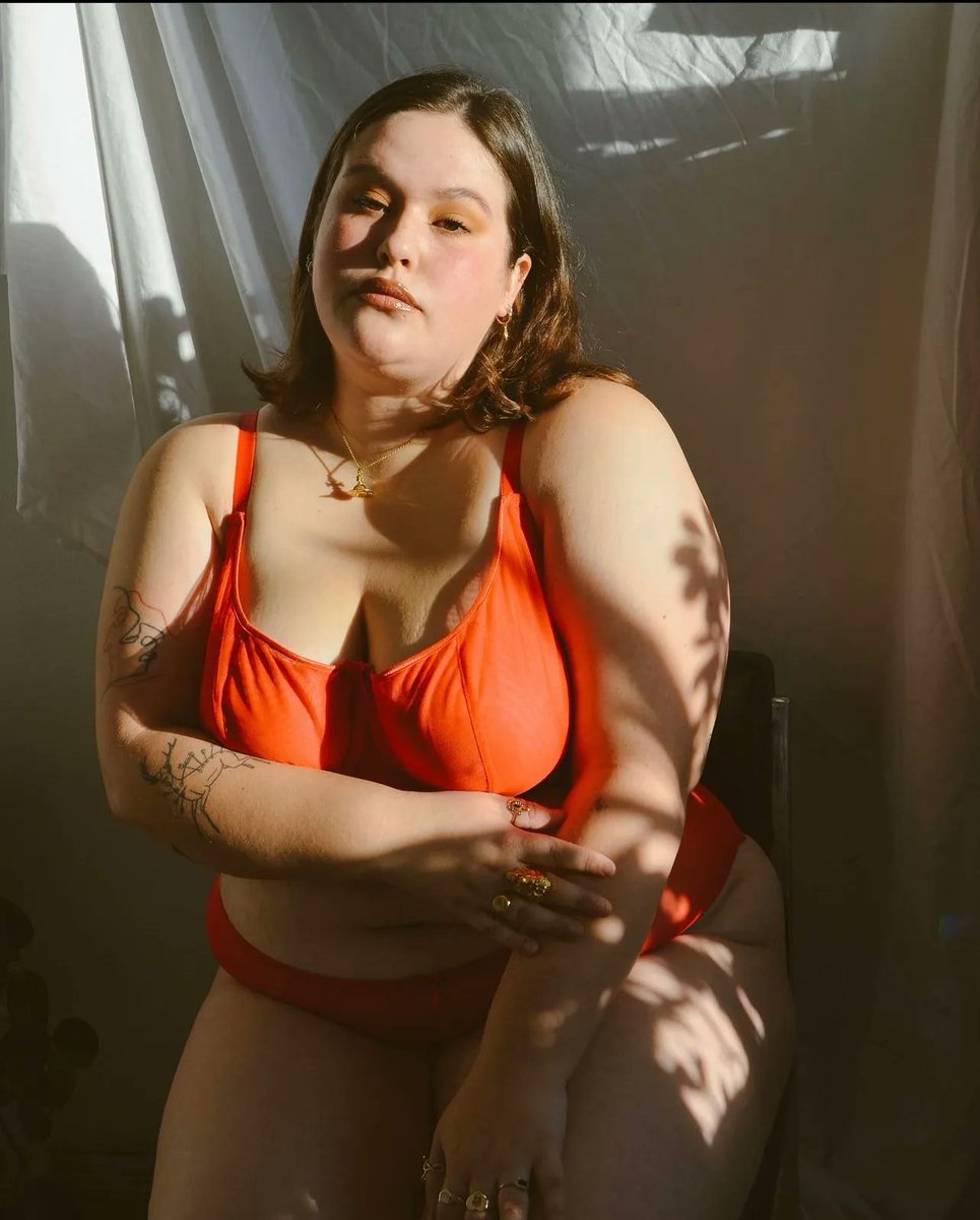 ivoryroseuk's tweet photo. BE THE LIGHT IN THIS WORLD ✨
We are obsessed with these beautiful ethereal photos of the amazing @nellhenry ♥️
#LOVEivoryrose
#fullerbust #fullerbustbra #fullerbustlingerie #bodypositive #lingerie #Loveyourself #selflove #fullerbusted #bigboobyclub https://t.co/51l6Zi7Kb9