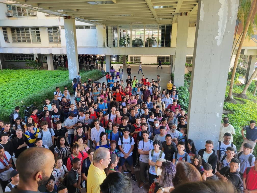 No lo entenderás aún pero ya no hay quien te quite el que ser cujaeño al 💯
Si eres de Industrial ... 😂