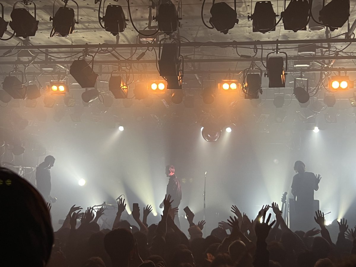marumaru259's tweet photo. cigarettes after sex大いに満足しました。ドリーミーでロマンチックな公演。 https://t.co/qny0z8a6Zk