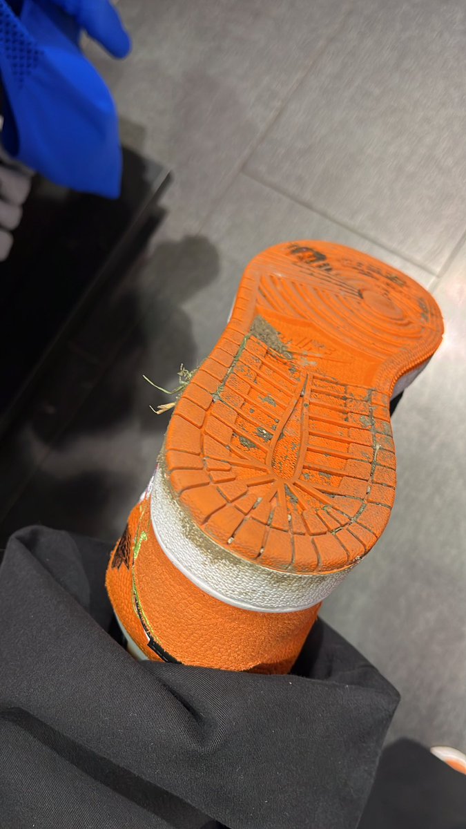 Sorayaaa1706's tweet photo. Shopping day 🛍️ darfst du sauber lecken du Hund 🦮 #moneyfom #fendom #göttin https://t.co/yirV5NqxLY
