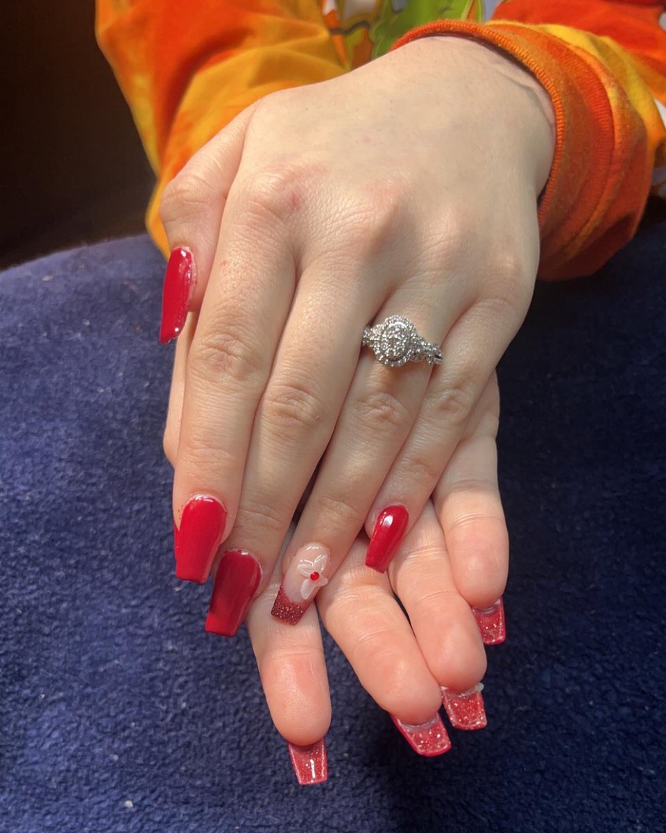 Crist_Tx79's tweet photo. Your future nail tech #dallasnails #nailtech #naildesigns #rednails https://t.co/0IS866ivfo
