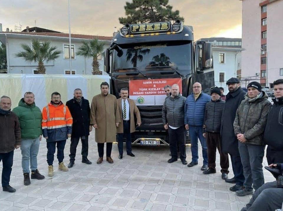 akp'ye serbest ama diğerlerine yasak sadece AFAD yetkili...
ayrımcılığınız batsın...
böyle günde siyasetin dibine vurmak lazım ama neyse..

Gerizekalı Müsiad Hatay Havalimanı Hepimiz Türküz  Hatayspor <a href="/iyiparti/">İYİ Parti</a> <a href="/herkesicinCHP/">CHP 🇹🇷</a>