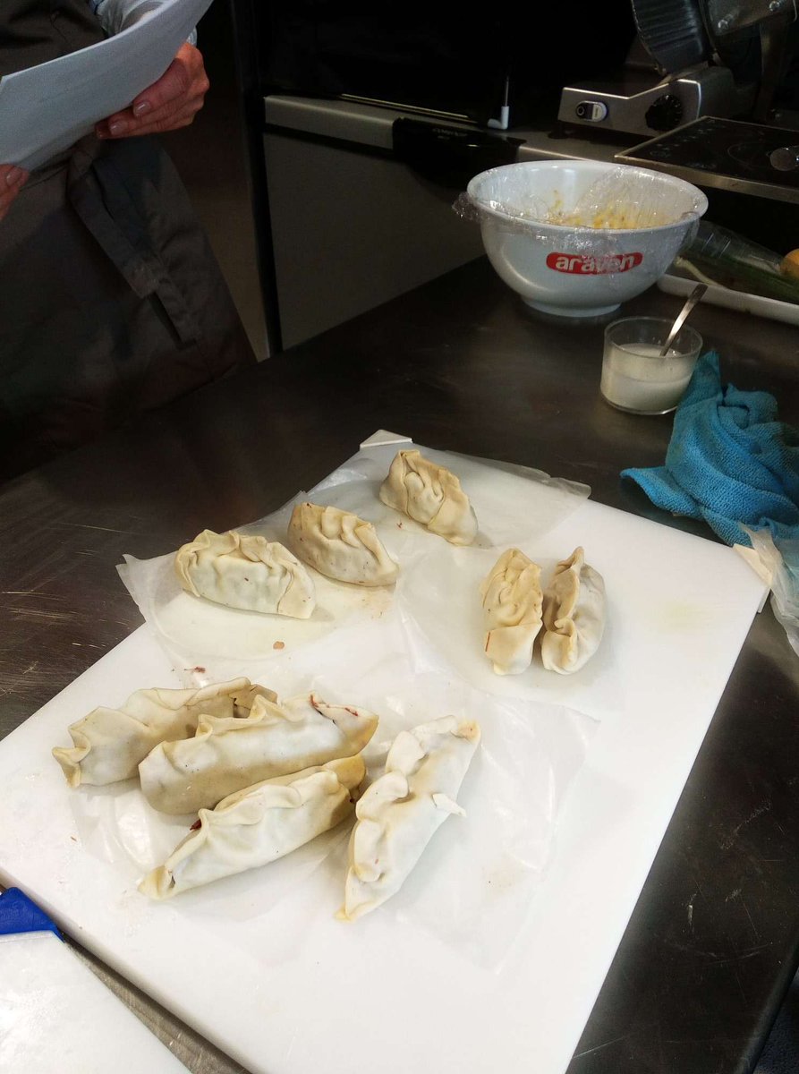 MasterDGrupo's tweet photo. 😎Sorpréndete las diferentes interpretaciones de una misma #receta. Tendremos que esperar un poco para poder probarlas 😋
👉 https://t.co/rjAV7rgYc0
#cursosformación #cursoshostelería #sercocinero #serchef #empleabilidad https://t.co/P9djwPCKaF