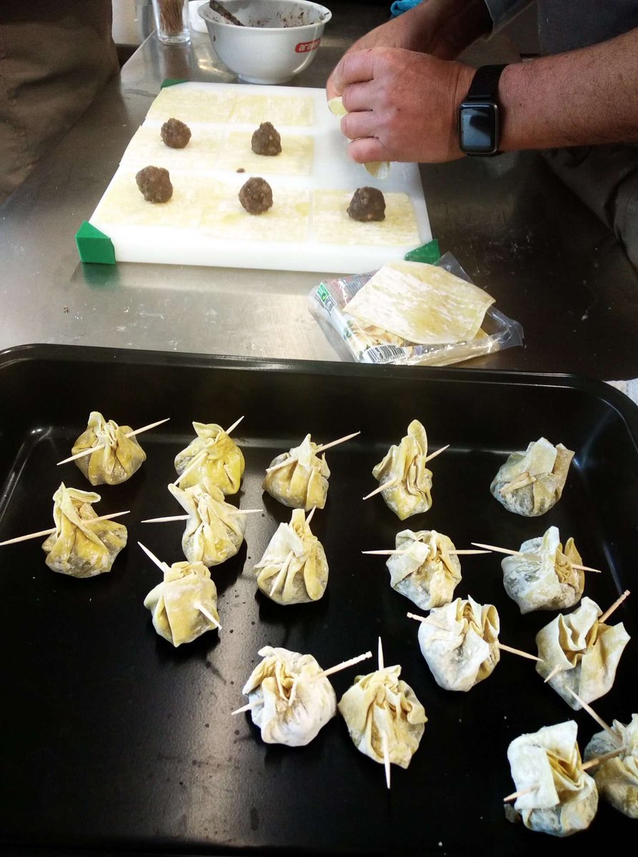 MasterDGrupo's tweet photo. 😎Sorpréndete las diferentes interpretaciones de una misma #receta. Tendremos que esperar un poco para poder probarlas 😋
👉 https://t.co/rjAV7rgYc0
#cursosformación #cursoshostelería #sercocinero #serchef #empleabilidad https://t.co/P9djwPCKaF