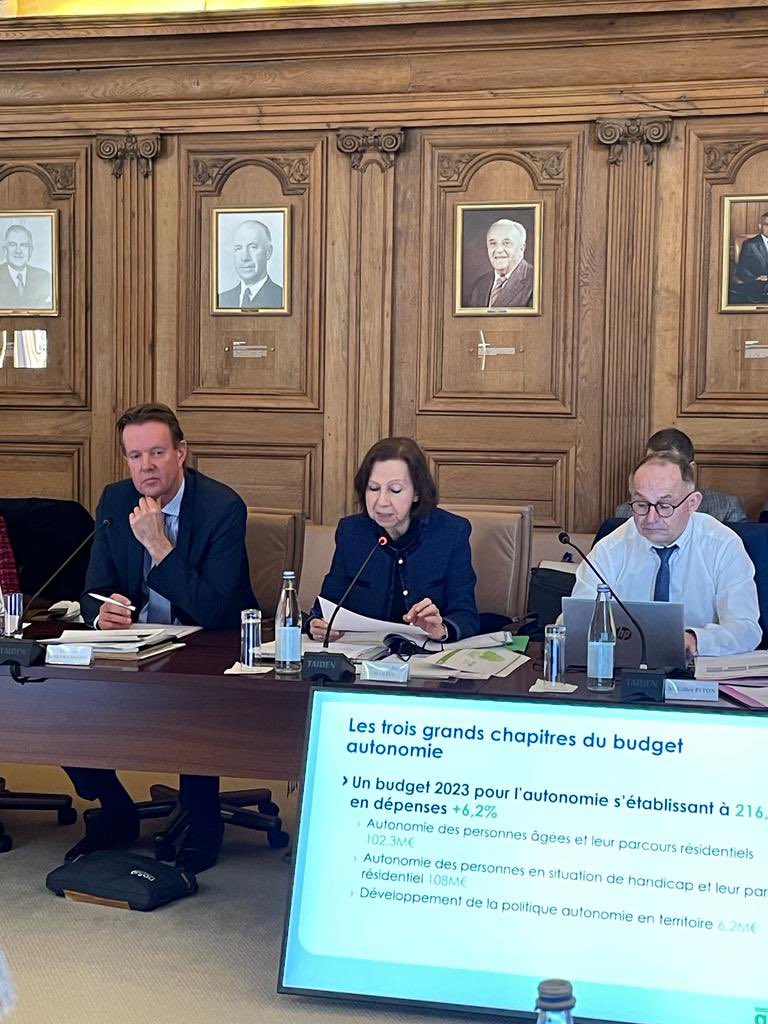 MajoriteDep49's tweet photo. Pour faire face à la situation actuelle, nous investissons dans l’humain pour un meilleur accompagnement au sein des résidences autonomies et des EHPAD 👴👵
Un budget qui augmente de 13 millions d’euros en 2023 pour le bien vieillir et mieux vivre son handicap ! #DirectCD49 https://t.co/BQX3dGYln8