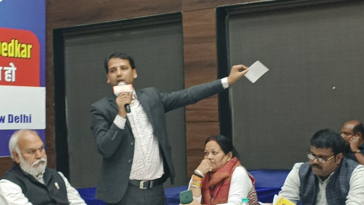 domaparisangh's tweet photo. अपनी बात रखते परिसंघ के राष्ट्रीय महासचिव डॉ ओम सुधा @dromsudhaa https://t.co/Wm5KhS4Hxa