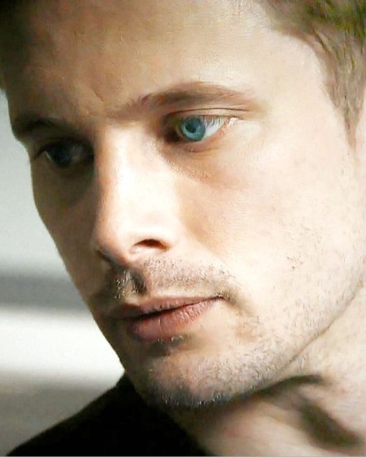francymerlinda's tweet photo. What a beautiful eyes..💙💙💙 #bradleyjames  #extraordinaryactor source pinterest https://t.co/YVUlZSm1hy