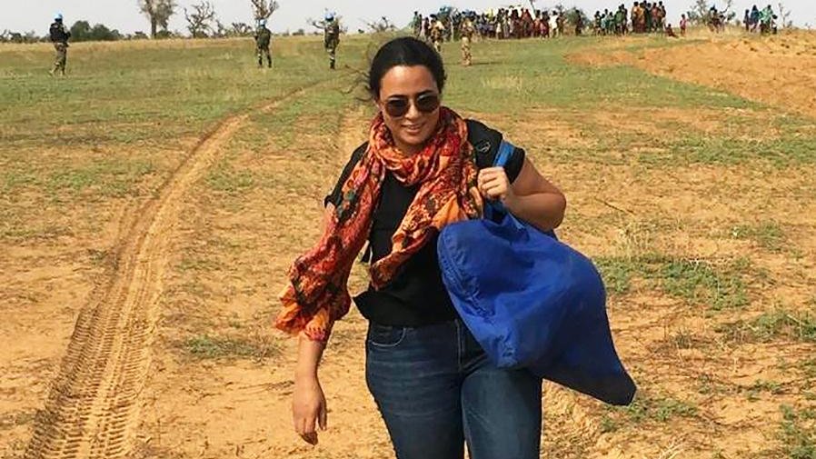 UNV_ROWCA's tweet photo. 💪 Meet Shirin, a UN #volunteer serving at @Minusma who promotes #justice⚖️ #peace🕊️to conflict-affected communities in Mopti 🇲🇱, as a dedicated Justice Officer! 
With her power of collaboration &amp; reconciliation, she's making a real impact. Get inspired: https://t.co/8fuNhIxsuy https://t.co/Q7UxVWsKgK