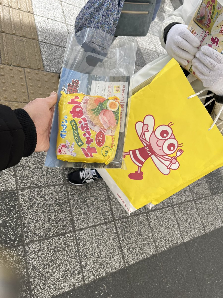 ikinariGOLD's tweet photo. ラーメンツアーかよってぐらい

移動が激しい　今週

奈良駅の前で　ラーメン配ってたし
西中島南方の👈いいにくい
時屋も最高！

横浜ラー博中！！
ラーメンにご縁あるな

次　熊本なんよ。。 https://t.co/ImA3oiCO2X