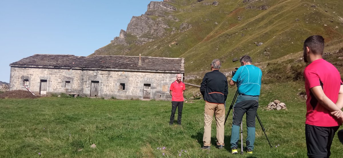 NatureaCant's tweet photo. Estreno mañana! En los últimos meses hemos estado trabando con @RTVECantabria para realizar una serie de reportajes sobre rutas en #Cantabria. Será a partir de las 16 h en la 1 todos los jueves. También estará disponible en TVE a la carta. Esperamos que os guste! https://t.co/K6FOKcrvo6