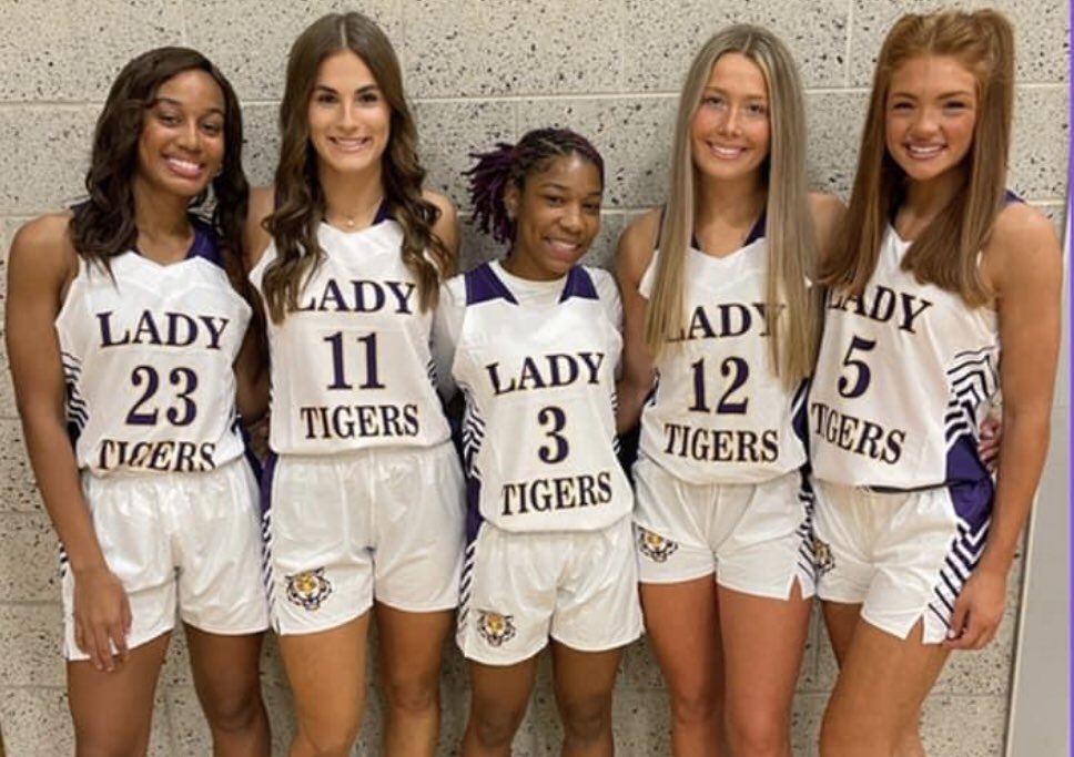 gohose88's tweet photo. Senior Night for the Benton Lady Tigers… The most gritty and Benton tough team there is. I’m so proud of @sellers_tate and her effort and contributions to this program. @BentonLadyTige1 #TigerPride #BentonTough https://t.co/b3rUFqFA8p