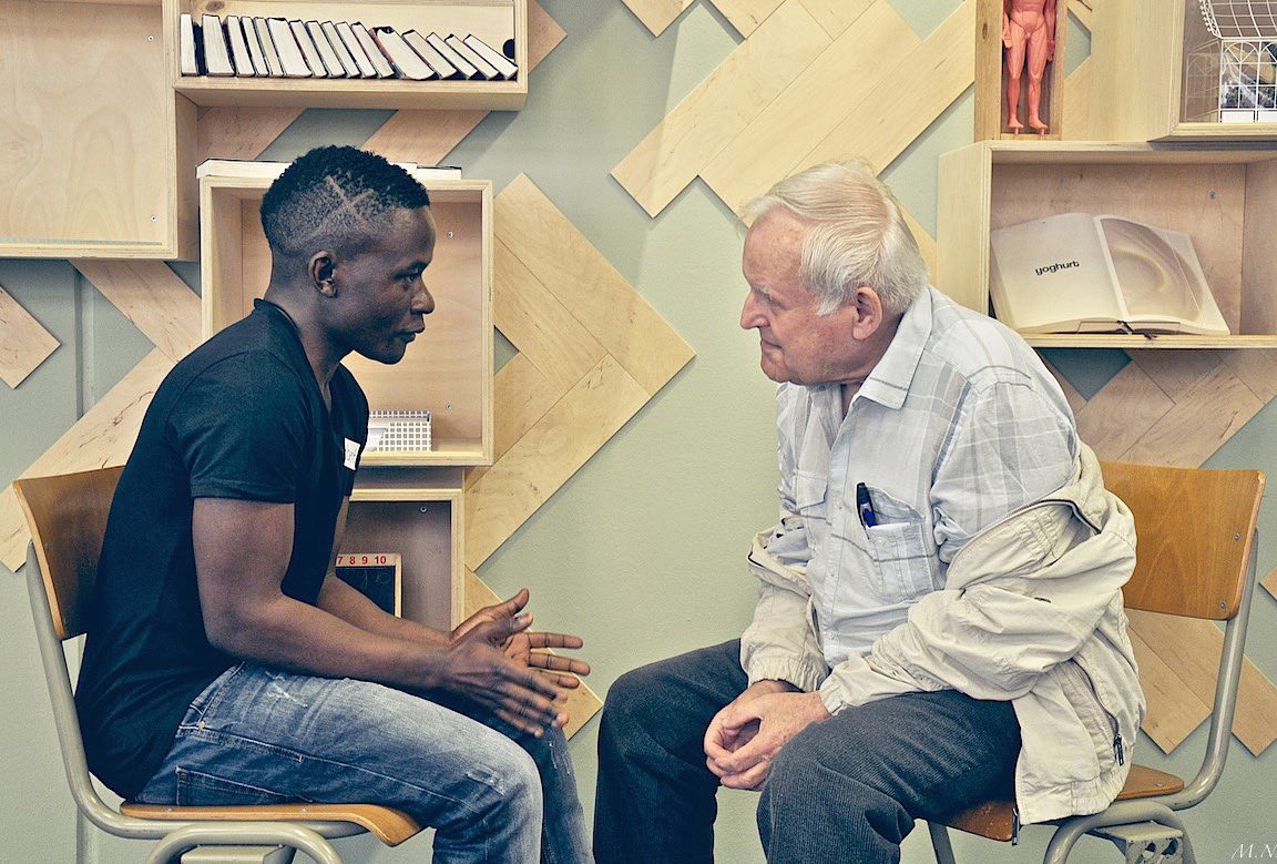 Aankomende zaterdag 11 februari vindt de eerste Living Library plaats in de centrale bibliotheek B plus C. Er is een divers aanbod boeken 'te leen'. Iedere boektitel representeert een bepaald vooroordeel en kan 'geleend' worden voor een gesprek.
Kom jij ook langs?