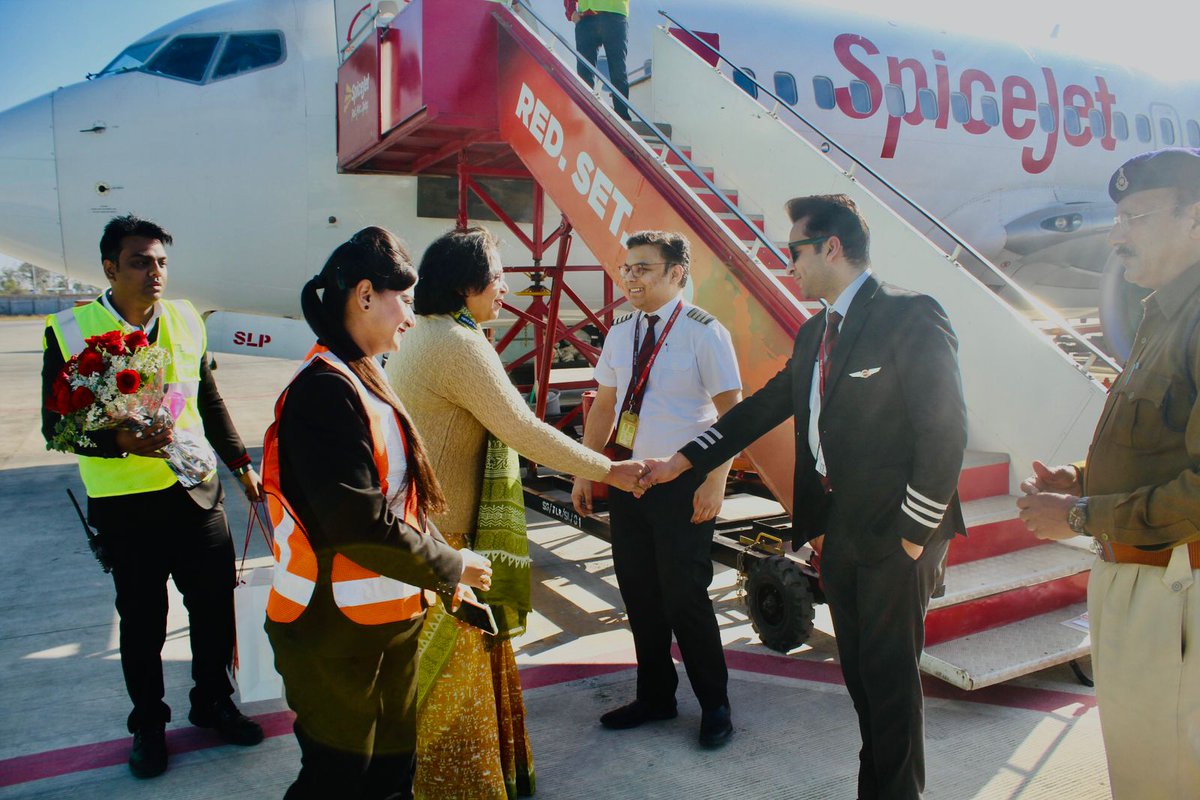AAI_Official's tweet photo. #AAI airports are witnessing tremendous growth in terms of passenger footfall and to cater to this, airports are continuously upgrading their passenger facilities, expanding flight operations and are also commencing new flight routes. https://t.co/xEcVpfz4tV