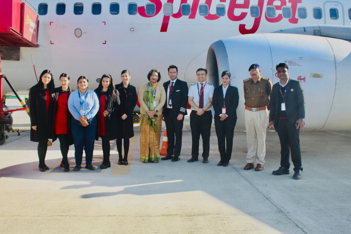 AAI_Official's tweet photo. #AAI airports are witnessing tremendous growth in terms of passenger footfall and to cater to this, airports are continuously upgrading their passenger facilities, expanding flight operations and are also commencing new flight routes. https://t.co/xEcVpfz4tV