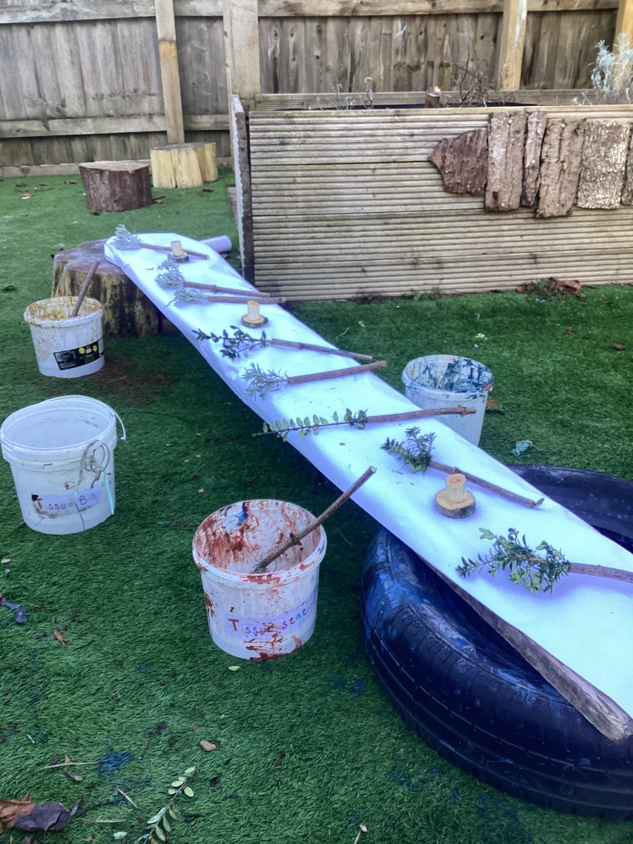 snap_forest's tweet photo. BEFORE and AFTER pictures. The marks are just wonderful. The mixture of mud paints both on the paper and pots is just wonderful. Babies used everything, they mixed, they flicked, they stamped. π¨ #explorers #messyhands https://t.co/WJoTFPR0Qe