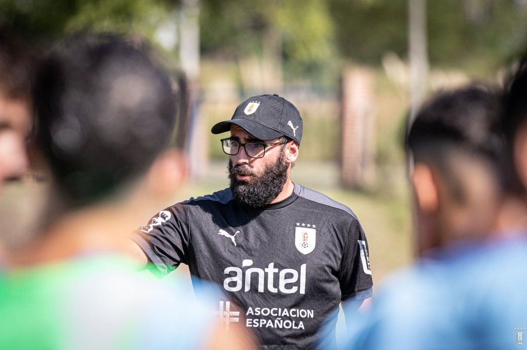 "para el apasionado no hay lugares secundarios, desde cualquier lugar (si uno siente lo que hace) puede ayudar a sus compañeros" Jorge Valdano.
