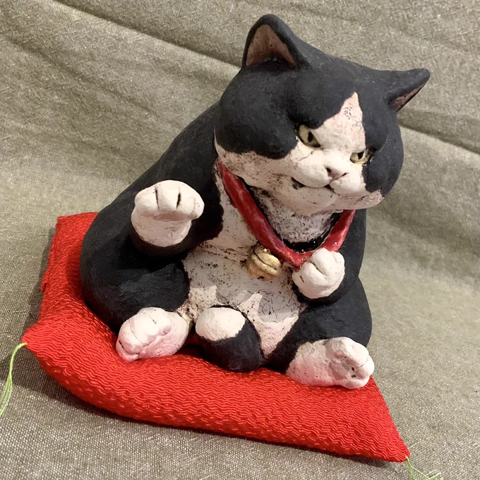 郵便局行った帰りに丸善丸の内本店でやってるCatアートフェスタ2023の白亜器さんの猫さんたちを眺めてきました。フフ。いい顔してるなあ… 
