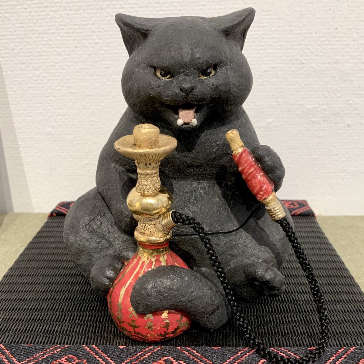 「郵便局行った帰りに丸善丸の内本店でやってるCatアートフェスタ2023の白亜器さ」|ふかさくえみ＠「鬼桐さんの洗濯」連載中のイラスト