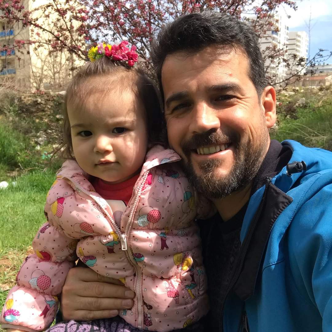 Odabaşı Mah. Gürses Sok. Prestij Asi Apartmanı Kat:4 Daire:19 Antakya/Hatay
Saffet Sak ve kızı Duru Sak'a hala ulaşılamadı yardımlarınızı bekliyoruz. <a href="/AFADBaskanlik/">AFAD</a>  <a href="/BabalaTv/">BaBaLa TV</a> <a href="/haluklevent/">Haluk Levent ( Ahbap Ekibi )</a> <a href="/OguzhanUgur/">Oğuzhan Uğur</a> <a href="/PincTivi/">PincTv</a> <a href="/AFADHatay/">AFAD HATAY</a>
