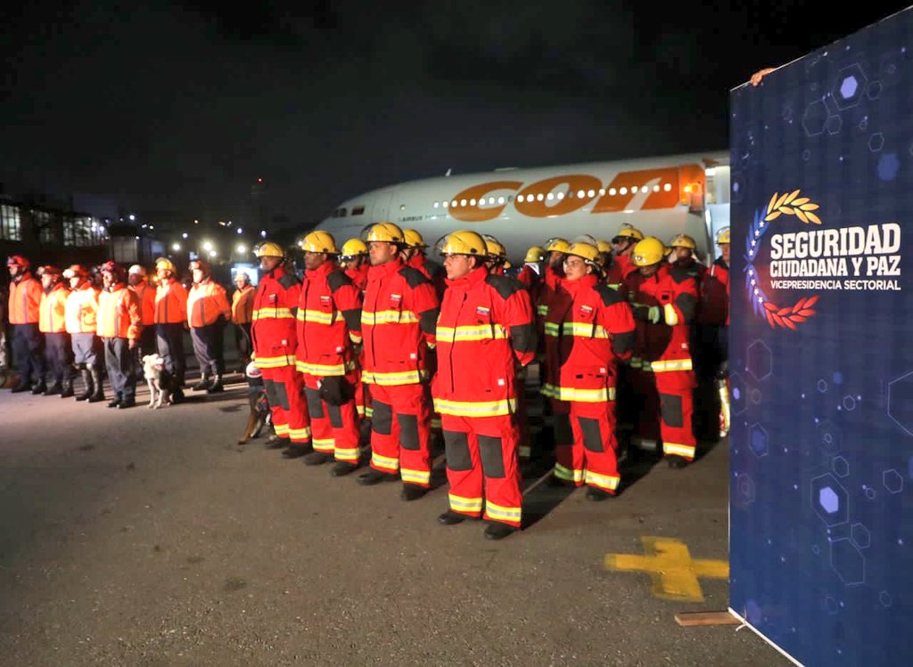 IAIM_VE's tweet photo. #InfoIAIM || #8Feb Los @paramedicosmtt de la #GMTVen junto a la Fuerza de Tarea Simón Bolívar, más de 50 funcionarios y 6 caninos de rescate, partieron desde el Aeropuerto de Maiquetía hacia #Türkiye y #Siria para brindarles apoyo a nuestros Pueblos hermanos. https://t.co/9j21bWEQi4
