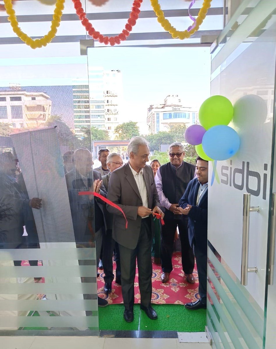 sidbiofficial's tweet image. #SIDBI_Noida’s #GreenBuilding was inaugurated by #SIDBI CMD Shri S. Ramann @ramann_siva. The event was attended by #MSME stakeholders and officials of Laghu Udyog Bharti and Chairman IIA-Greater Noida Chapter.