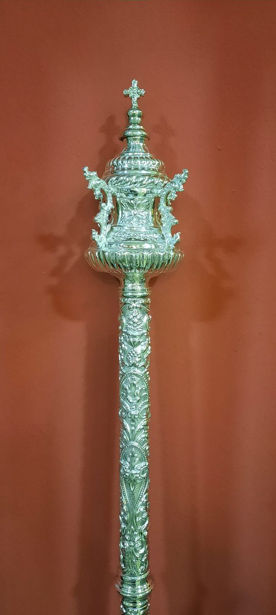 𝑷𝒂𝒕𝒓𝒊𝒎𝒐𝒏𝒊𝒐 | En la próxima estación de penitencia, el cuerpo de acólitos de la Hermandad estrenará un juego de 4 ciriales con pértiga.

📍Realizados en el taller de Orfebrería Antonio Santos (Sevilla)

Ciriales y pértiga repujados a mano con chapado de plata.