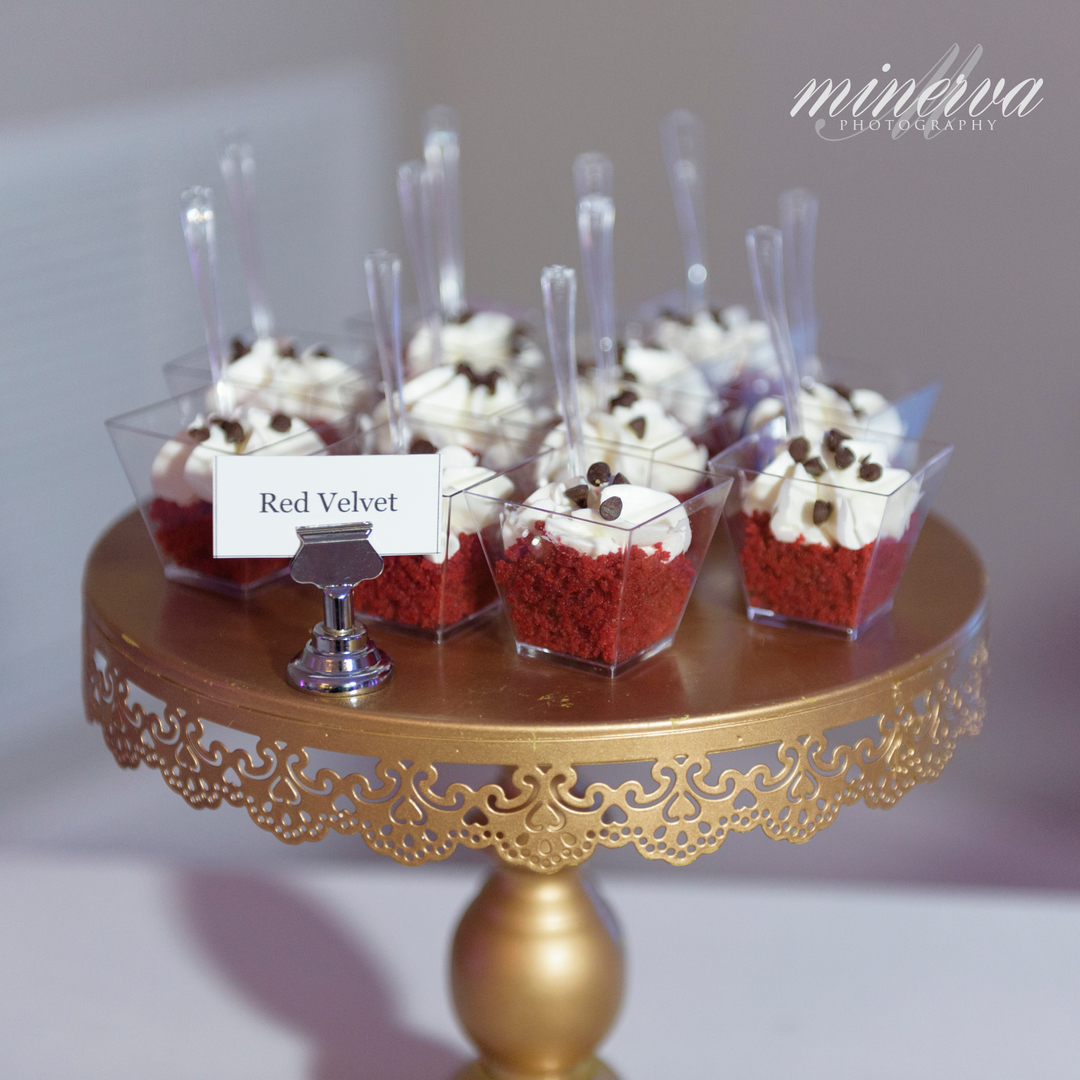 MinervaPhoto's tweet image. This treat has my name on it (after I change my name to Red Velvet) 
.
Photographer: @minervaphotography | Venue: @cypresscreekfarmhouse | Caterer: @premiereventsorlando | Cake: @sweetmissvs | Florist: @cdcfloral | Makeup &amp;amp; Hair (Bride): @aboutfacedesignteam | Makeup &amp;amp; Hair (Brid