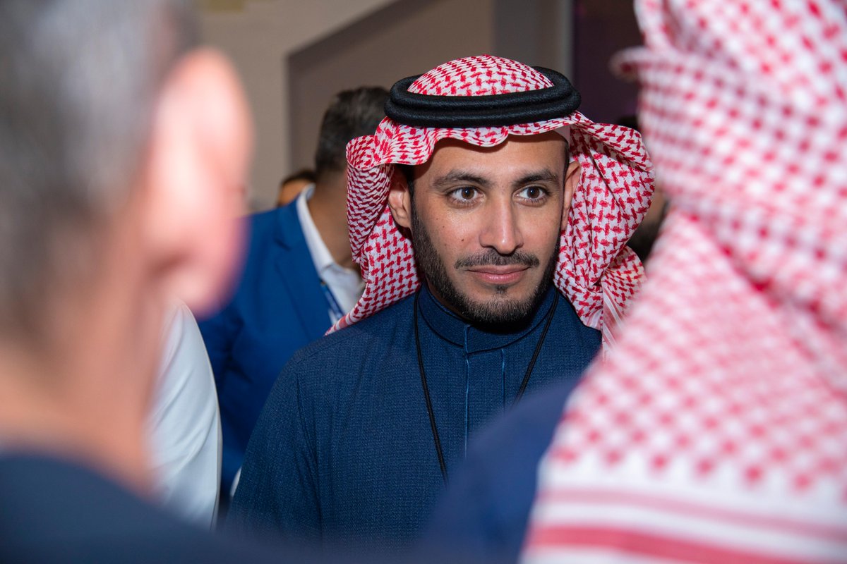 Microsoft_Saudi's tweet photo. يسعدنا زيارة معالي محافظ الاتصالات وتقنية المعلومات الدكتور محمد التميمي لجناحنا خلال ليب لمناقشة أحدث الحلول التقنية

#LEAP https://t.co/jXlqsx0opB