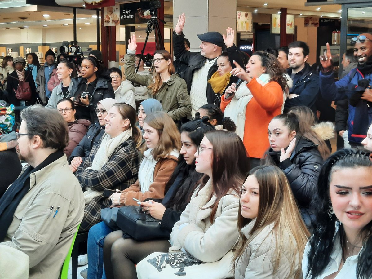 VilledEvryCourc's tweet photo. [DIRECT] #ClubAgora2023 Peut-on réparer l'école ? L'innovation pédagogique, l'inclusion, l'absentéisme, le recrutement... et quid des moyens ? Prenez part au debat c'est en ce moment à #Evry2 avec @najatvb @louisetourret @fatimaxx @NoraHamadi https://t.co/U2qscbctSE