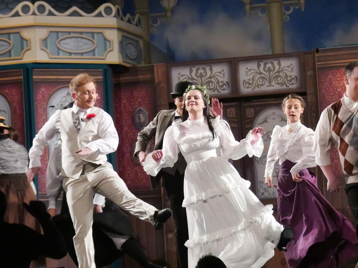 curtainuptweets's tweet photo. Tonight is opening night. Come along and join the fun. โKipps - The New Half A Sixpence Musicalโ ๐ช at @GrimsbyAud 8-11 Feb. Get your ๐๏ธโs now: https://t.co/fS9pEfLdz0 #flashbangwallop. https://t.co/2giOQCc1zI