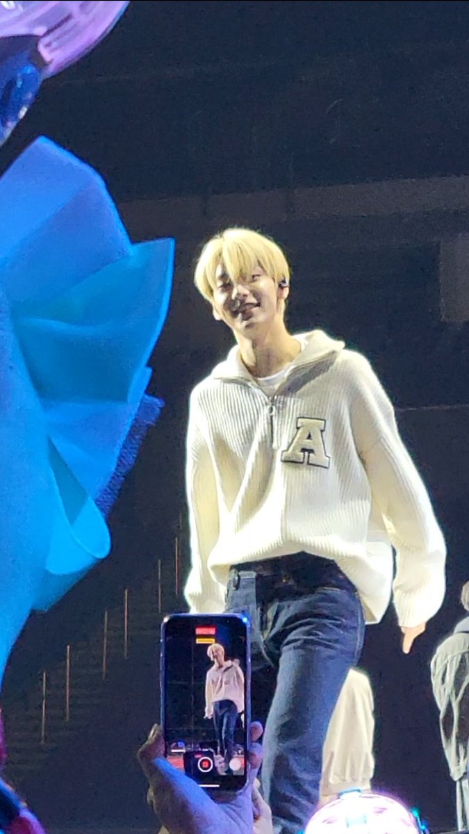 enhypendotcom's tweet photo. share q lang stays,, this is my view nung #ACTLOVESICKMNL royalty B, my qn was 463! If you're planning to go for royalty standing I say go na, super worth it and high chances pa na magkaroon ka ng interactions w ur idols<3

#ManiacTourinManila 
#MANIACinMANILA https://t.co/VKDfP6xt7T