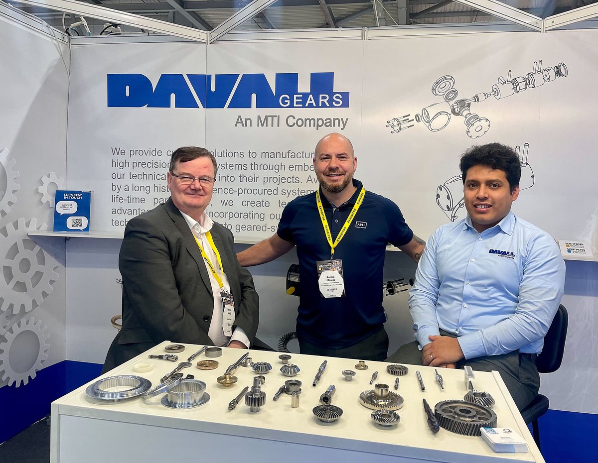 Day two at Southern Manufacturing!

Plenty of people have come and found us on stand D185 - including Ronnie from AMI!

If you like to come and chat with the guys about #gears, #gearassemblies and #Spiradrive, we're here all day.

#southernmanufacturing #southmanf #ukmfg