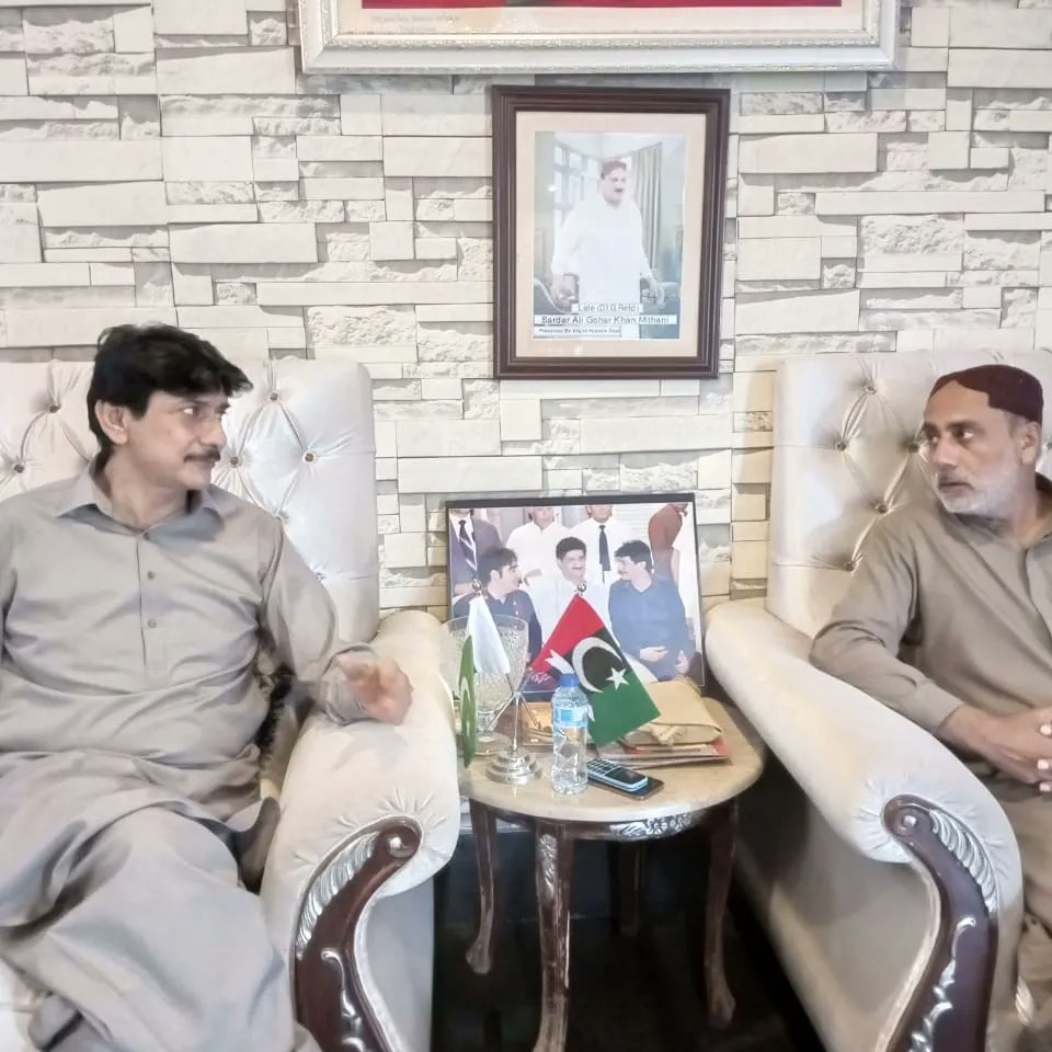 YmSfdr's tweet photo. لاڑکانہ: 2023-02-08

  رہنما پاکستان پیپلز پارٹی لاڑکانہ چیف سردار صفدر علی خان مٹہانی صاحب سے
پی پی پی بلوچستان کے رہنما سردار فیصل خان جمالی صاحب کے مٹہانی ہاؤس میں ملاقات کی۔

منجانب: ٹیم میڈیا سیل مٹہانی ہائوس لاڑکانہ 
راجہ عبدالحق دایہ https://t.co/9BmllcbbV9