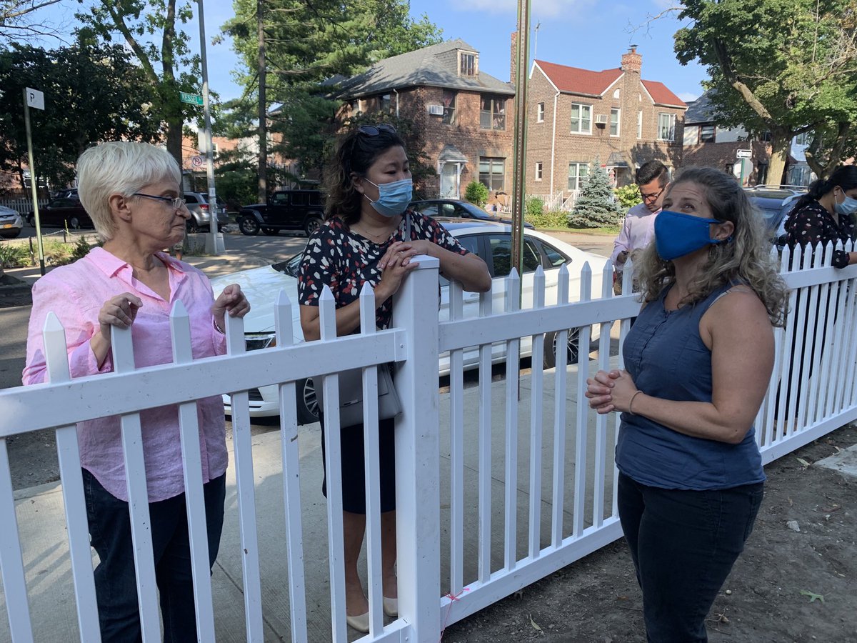 AllisonSesso's tweet image. ⁦@RepGraceMeng⁩ ⁦@Lynn4NYC showed up when my and my neighbors homes were flooded by #hurricaneIda and they continue to show up- pushing for the infrastructure upgrades needed to ensure sewers can handle extreme rain.