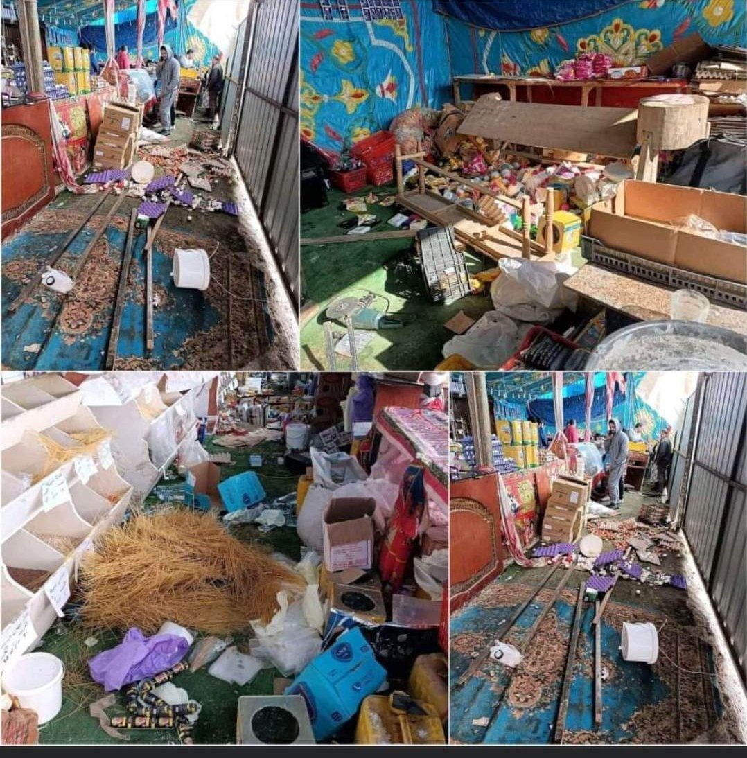 شوية عرر دخلوا اقتحموا معرض اهلا رمضان فى محافظة دمياط بكفر سعد 
مش بس كده دخلوا وحطوا كلور على الفراخ والمجمدات وافسدوها.. 
دول طبعا تجار علشان الناس بطلت تشترى من عندهم وبتشترى من المعارض.