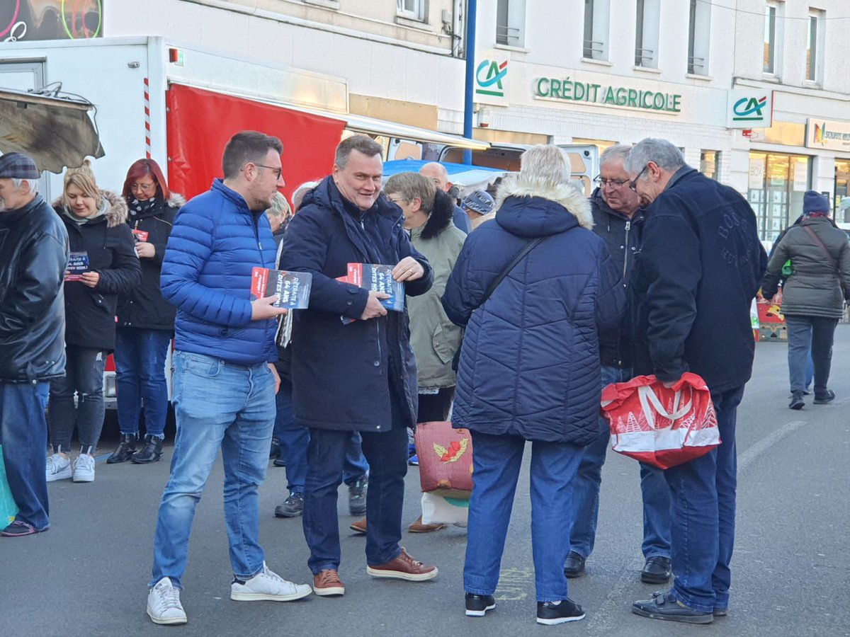 BrunoBilde's tweet photo. Que ce soit à l’Assemblée ou sur le terrain comme ici à #Wingles, mes équipes et moi-même sommes mobilisés pour dire non à la retraite à 64 ans et à la casse sociale voulue par #Macron. #ReformeDesRetraites https://t.co/lyQOjmQ5hR