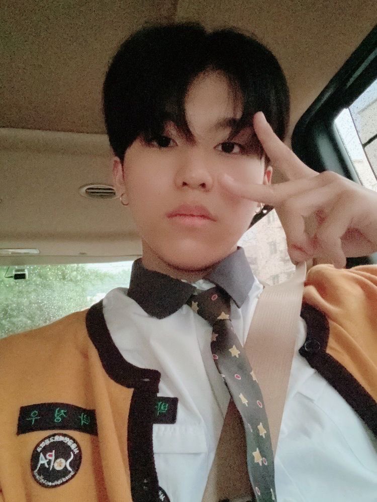 trsritmolfm_'s tweet photo. Please drop the tags for our Jeongwoo~ let’s congratulate him for his graduation day https://t.co/NZDJJAw0zu