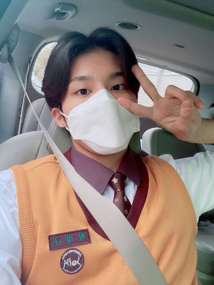 trsritmolfm_'s tweet photo. Please drop the tags for our Jeongwoo~ let’s congratulate him for his graduation day https://t.co/NZDJJAw0zu