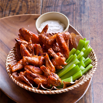 Ellie_Krieger's tweet photo. I knew I was on to something when my husband, one of the world’s most experienced #Buffalowing eaters reviewed these as “Excellent wings!” Especially since these broiled wings, served w/ yogurt-based #bluecheesedip, are soo much better-for-you. https://t.co/YY57oAlJGc #thebiggame https://t.co/N1HHfdyaK8
