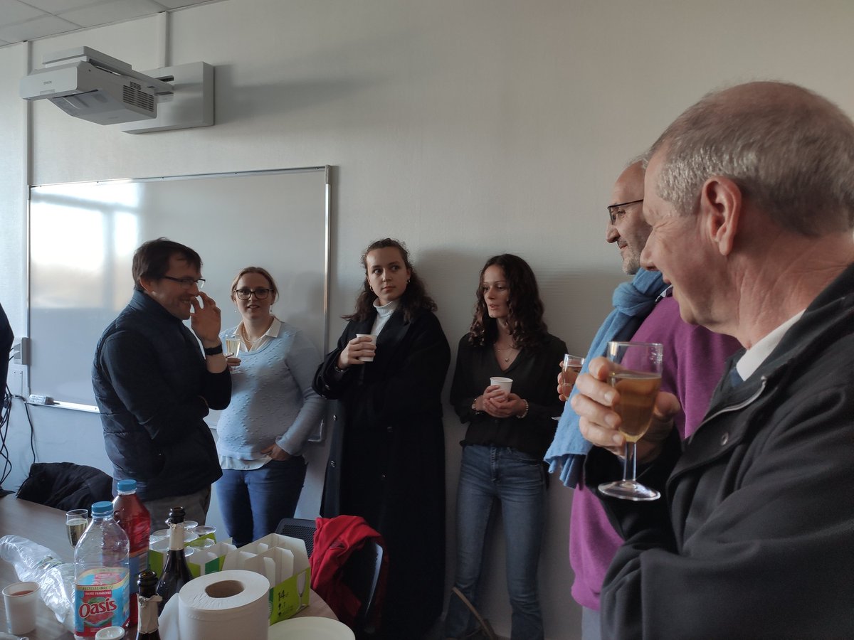 UdPPC_Lille's tweet photo. Un moment de convivialité après les épreuves de sélection académique de l'@AcLille pour les olympiades nationales de la chimie !
L'équipe pour Paris en mai sera bientôt connue...
@fst_univlille @reseauSCF @UdPPC @FranceChimie @hautsdefrance https://t.co/jXPaKSPv2E