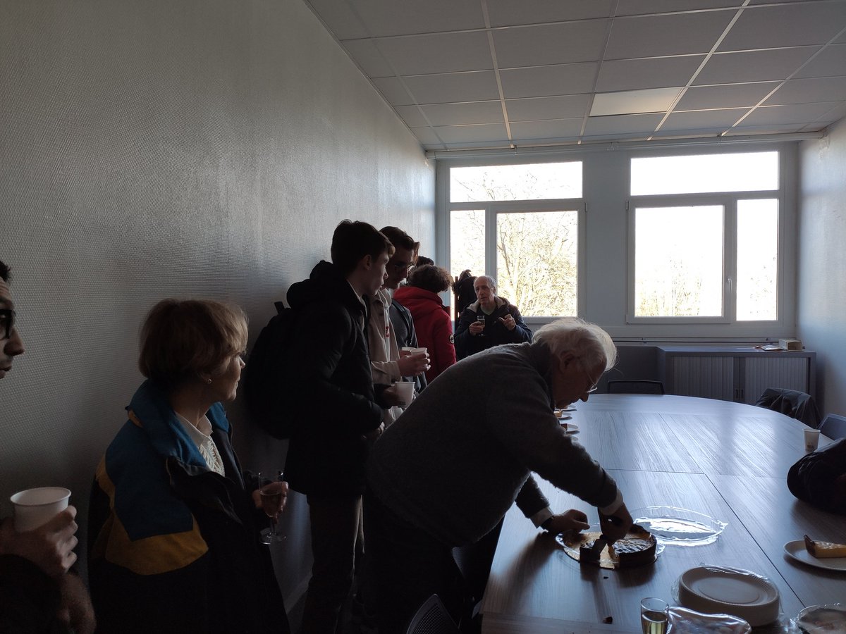 UdPPC_Lille's tweet photo. Un moment de convivialité après les épreuves de sélection académique de l'@AcLille pour les olympiades nationales de la chimie !
L'équipe pour Paris en mai sera bientôt connue...
@fst_univlille @reseauSCF @UdPPC @FranceChimie @hautsdefrance https://t.co/jXPaKSPv2E